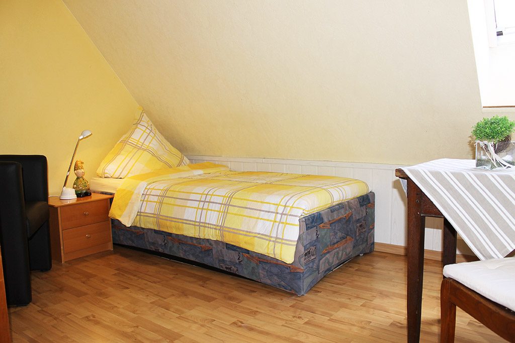 Einzelzimmer Bett